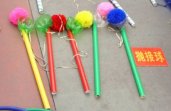幼儿园户外玩具制作：抛接球