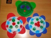 幼儿园环境布置：废物利用——蛋糕盘花