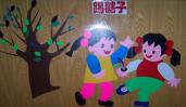 幼儿园环境布置楼道：踢毽子