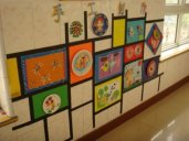 幼儿园楼道布置：幼儿作品展