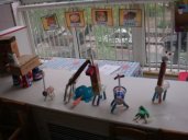 幼儿园环境布置：幼儿废旧材料制作